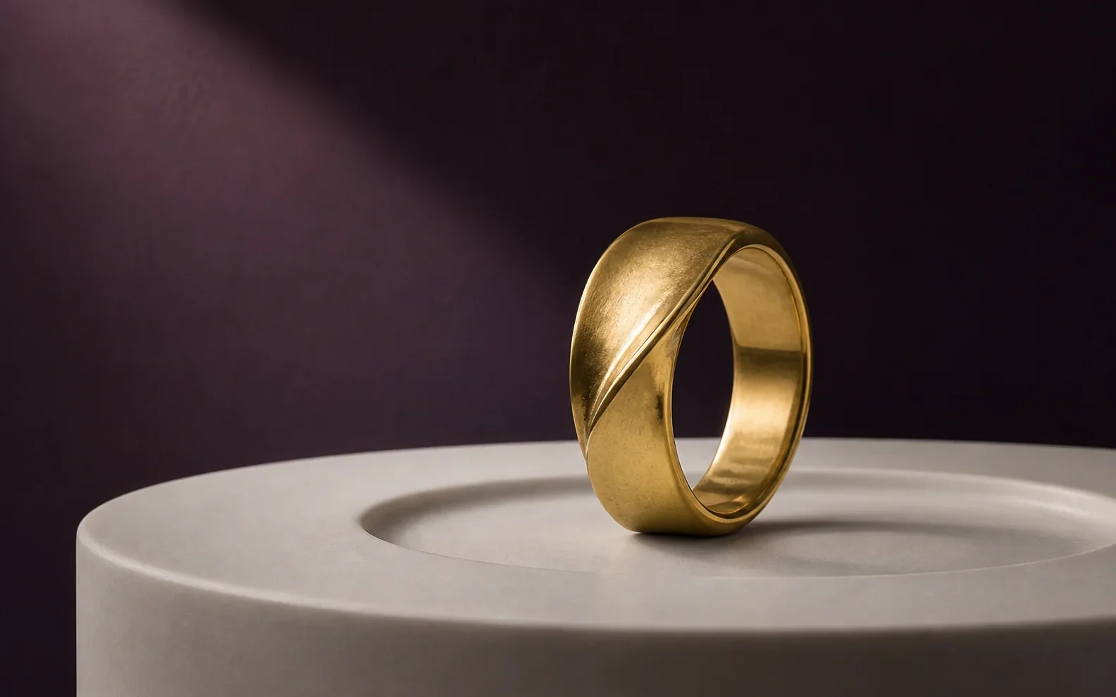 Крупный план огранки камня в кольце ORO ATELIER